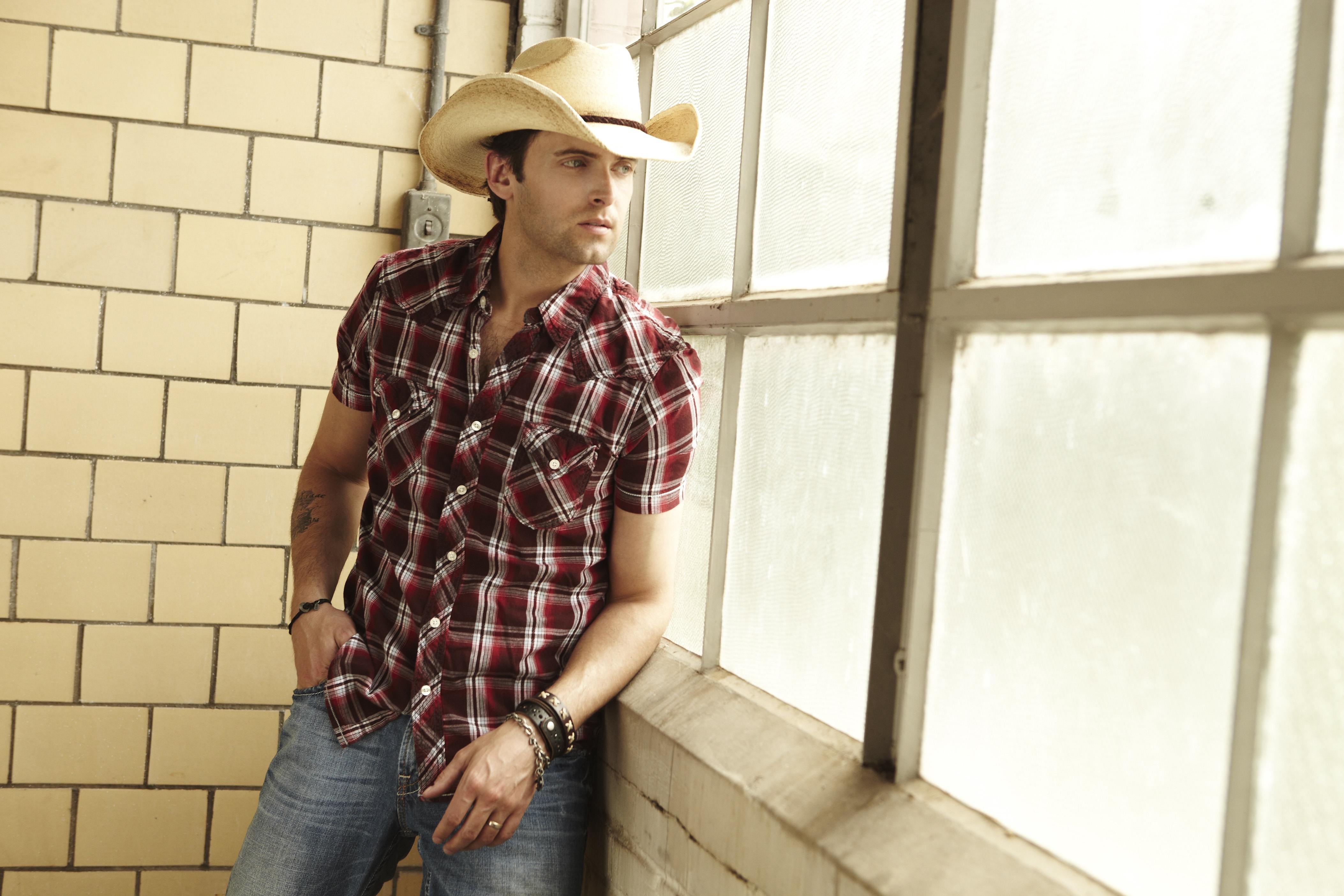 COUNTRY STAR- Dean Brody