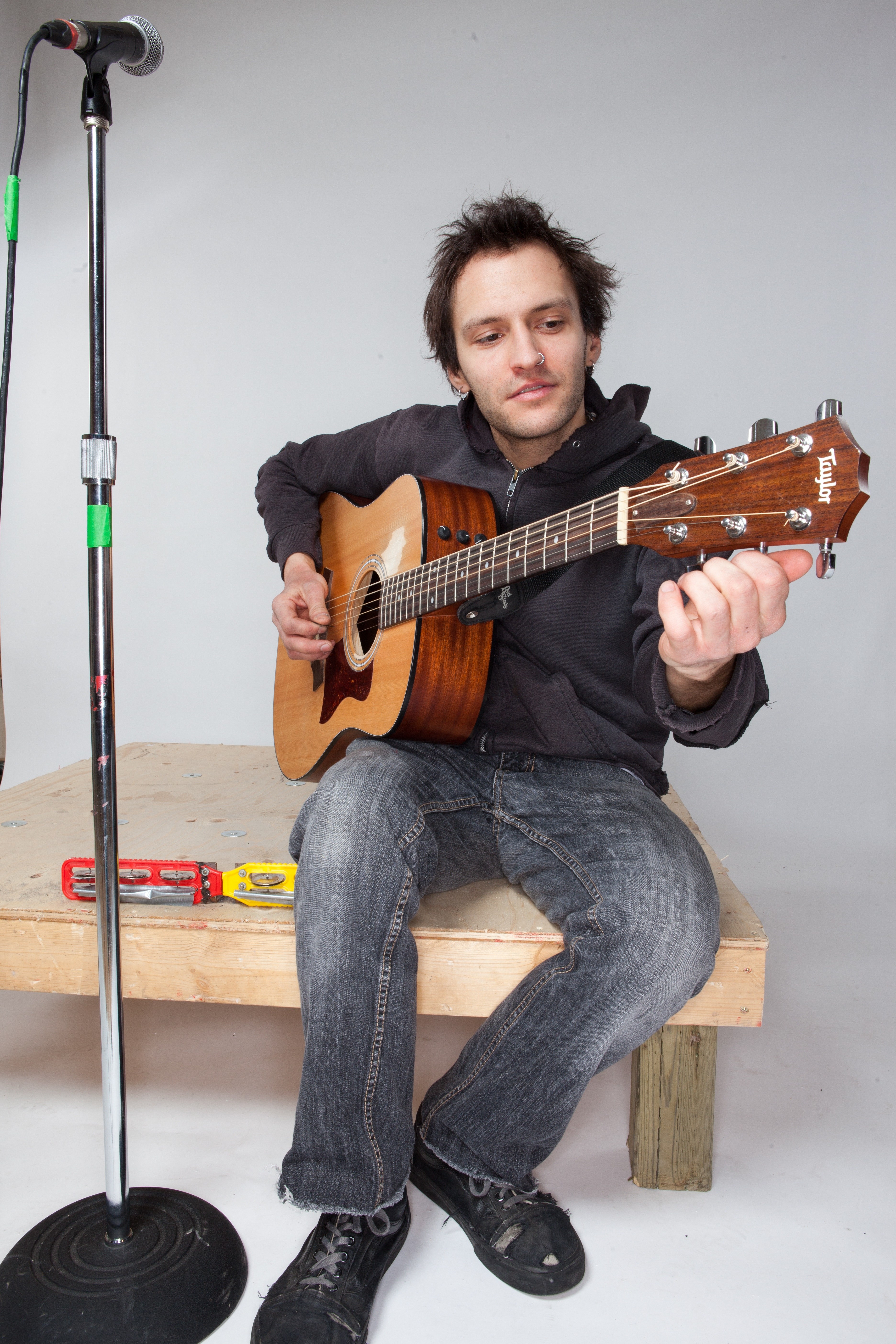 NO LIMITS - Winnipeg singer/guitarist Greg Rekus brings his slate of rollicking tunes to The Vat on Sept. 25.