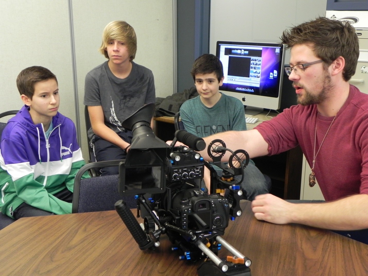 DEMONSTRATION-École Mother Teresa Catholic School students Sheldon Therriault