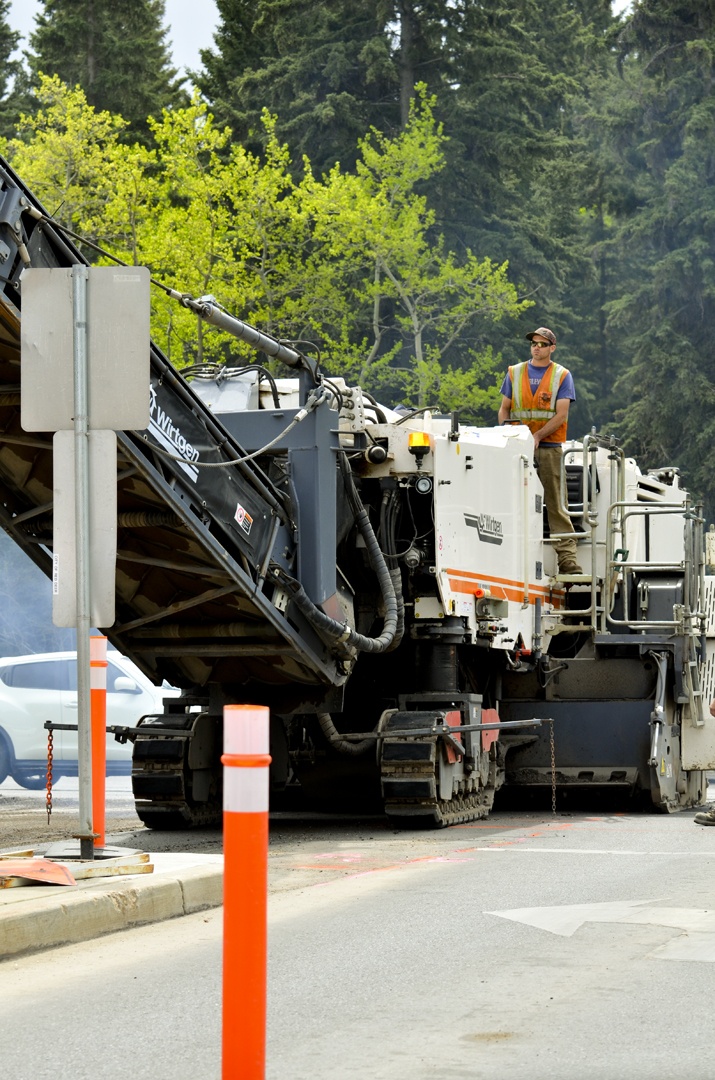 Construction throughout the city has commuters slowed in many locations. Construction shown here on the corner of 32 St. and Spruce Dr. has westbound traffic on 32 St. down to one lane.