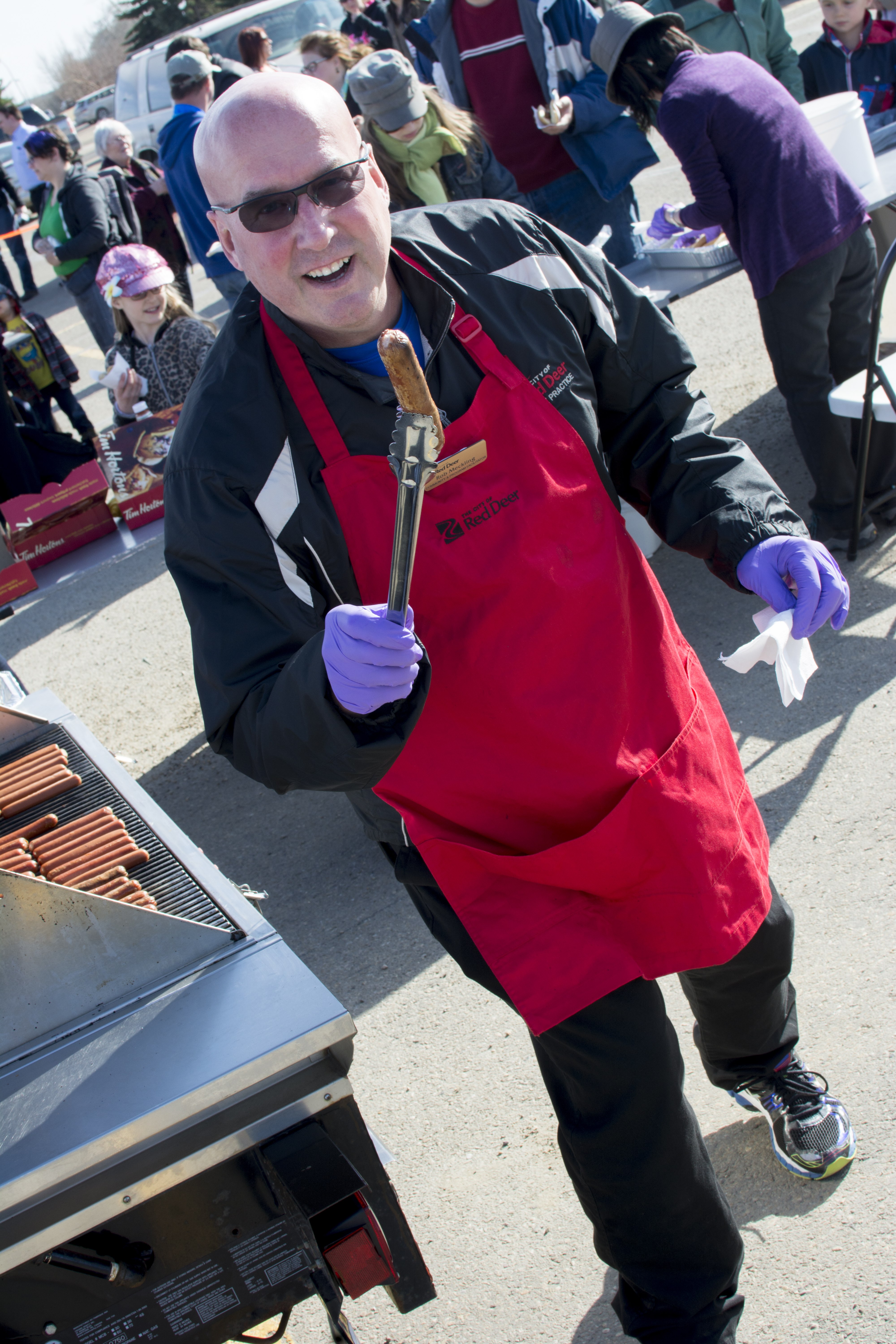 URBAN BEAUTIFICATION – City of Red Deer employee Rob Meckling cooks hot dogs during the kick off BBQ for Green Deer