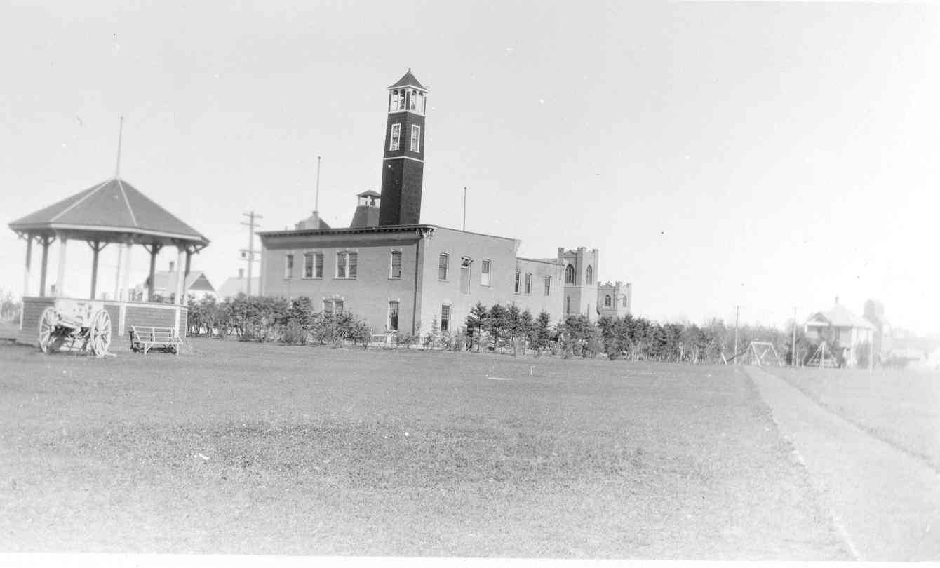 ELECTION CENTRAL-City Hall Park in 1929.