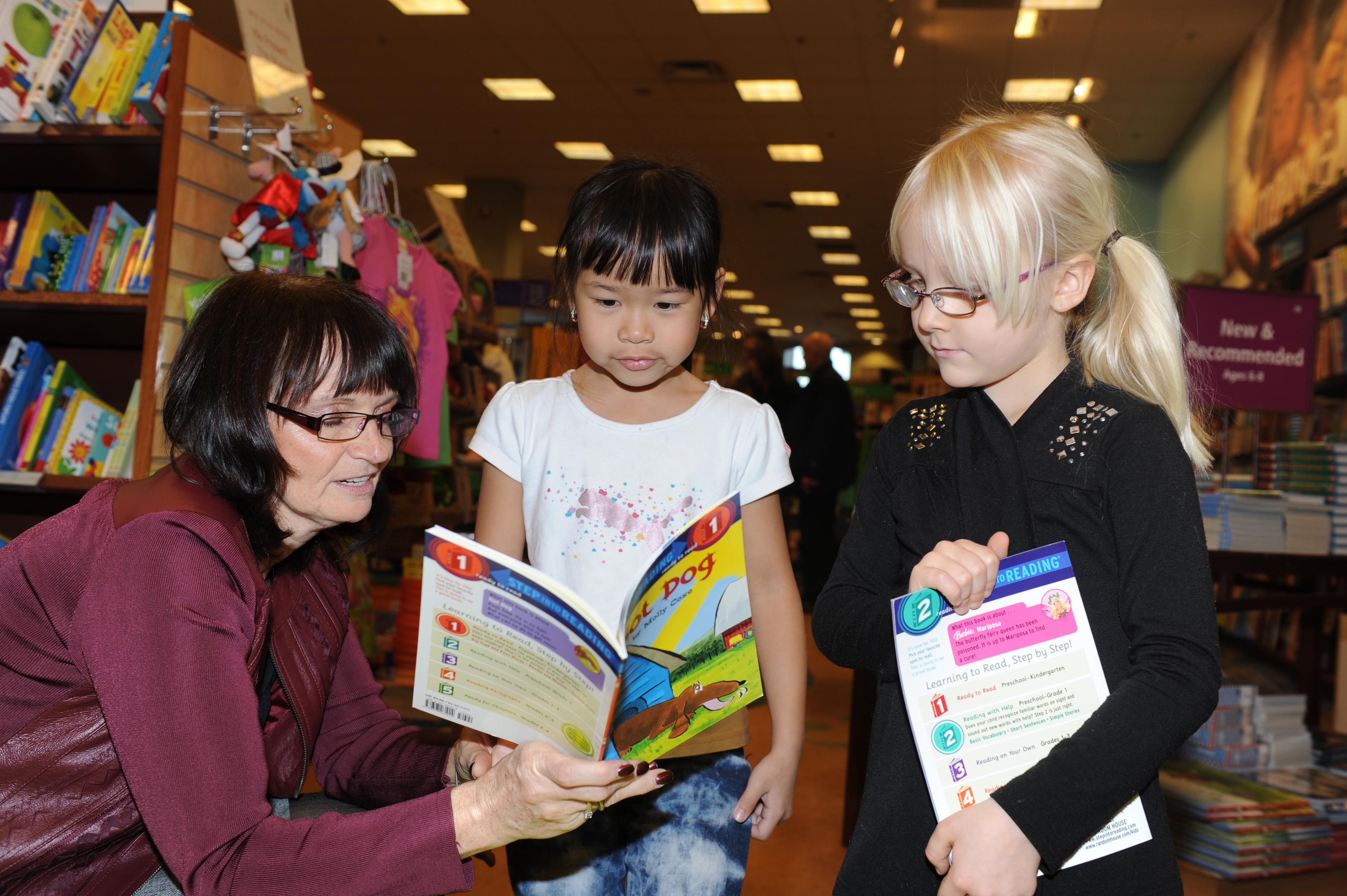 CHOICES- Teacher Debbie Dean from Glendale Sciences and Technology School helps Katerina Te read a book she picked out at Chapters with Devinne Frechette