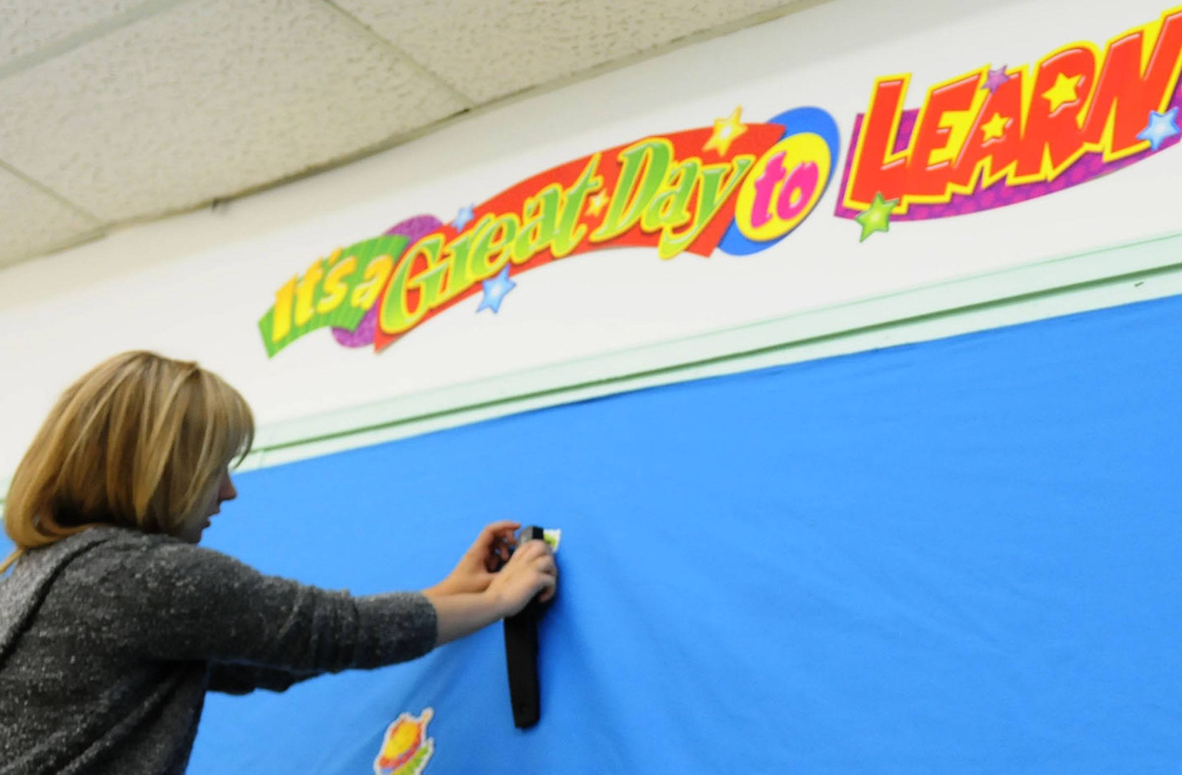 GETTING READY-Lea Scott a teacher at West Park Middle School in Red Deer sets up her classroom for the upcoming school year.