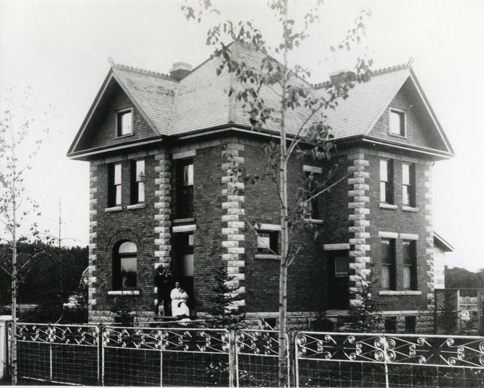 HISTORIC FAMILY - The Julius and Anna McIntosh house at 4631 Ross Street in Red Deer, 1908. Now occupied by the Solorzano Spa. Red Deer Archives P506