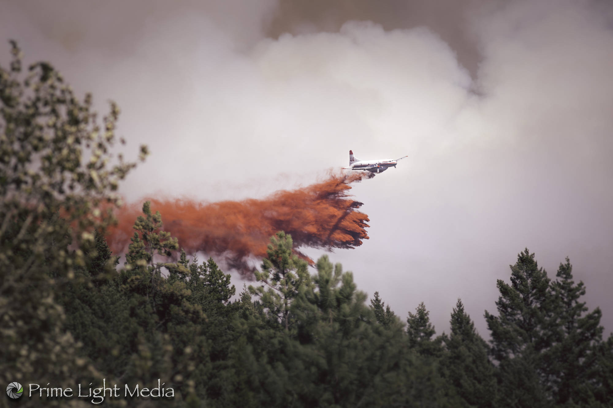 Photos of aircraft fighting the Joe Rich fire on Aug. 25, 2017. Image credit: Ethan Delichte from Prime Light Media