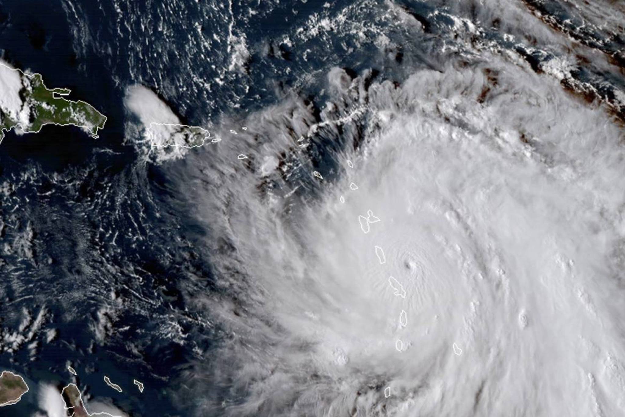 Hurricane Maria smashes Dominica, now menaces other islands