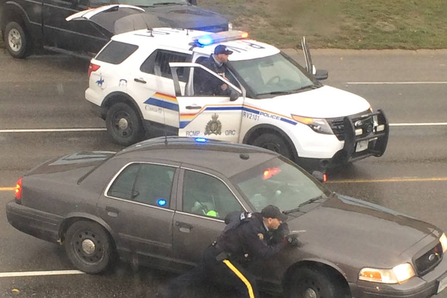 UPDATE: Man linked to Calgary homicide dies after standoff with Revelstoke RCMP