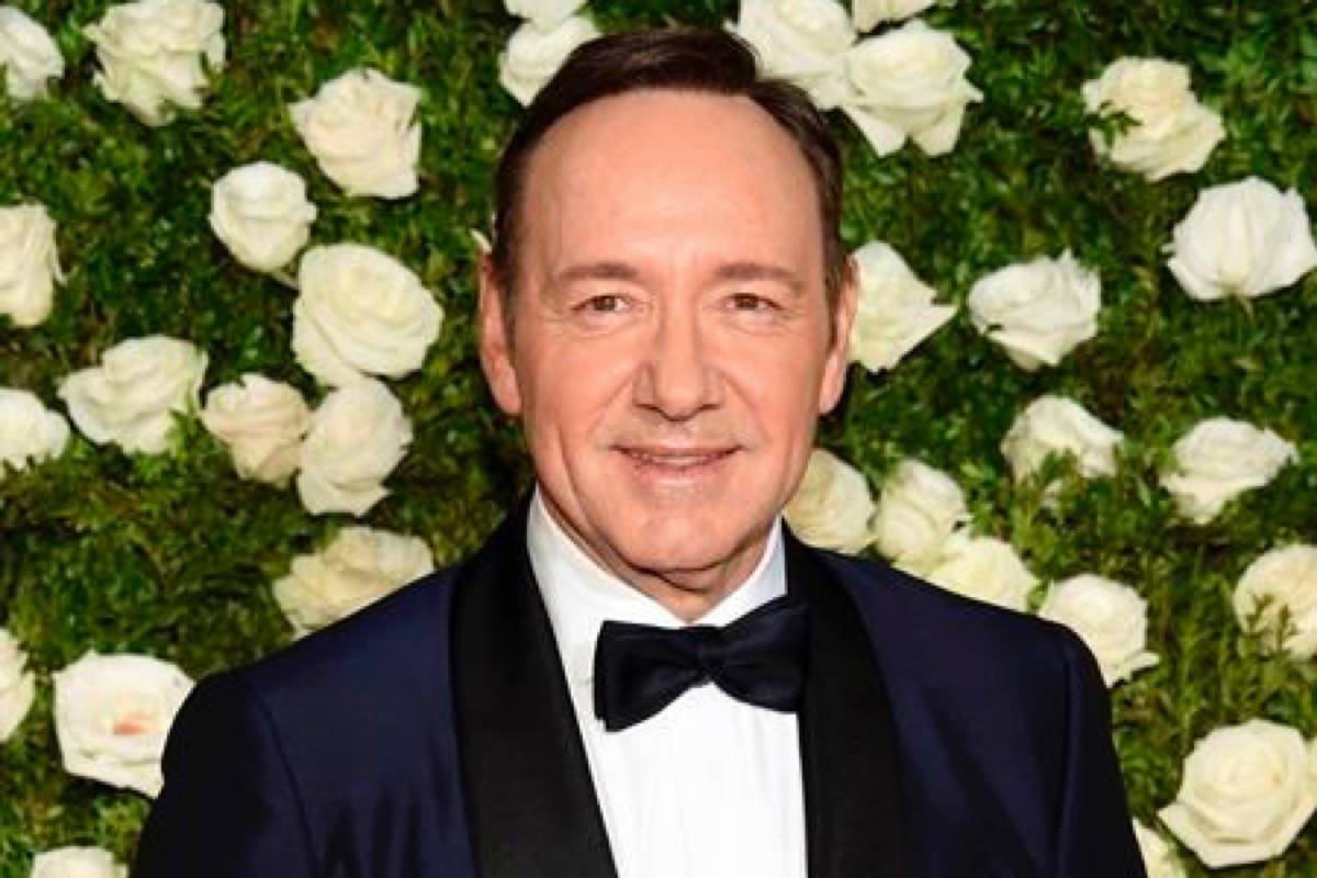 Kevin Spacey apologizes after actor accuses him of past harassment