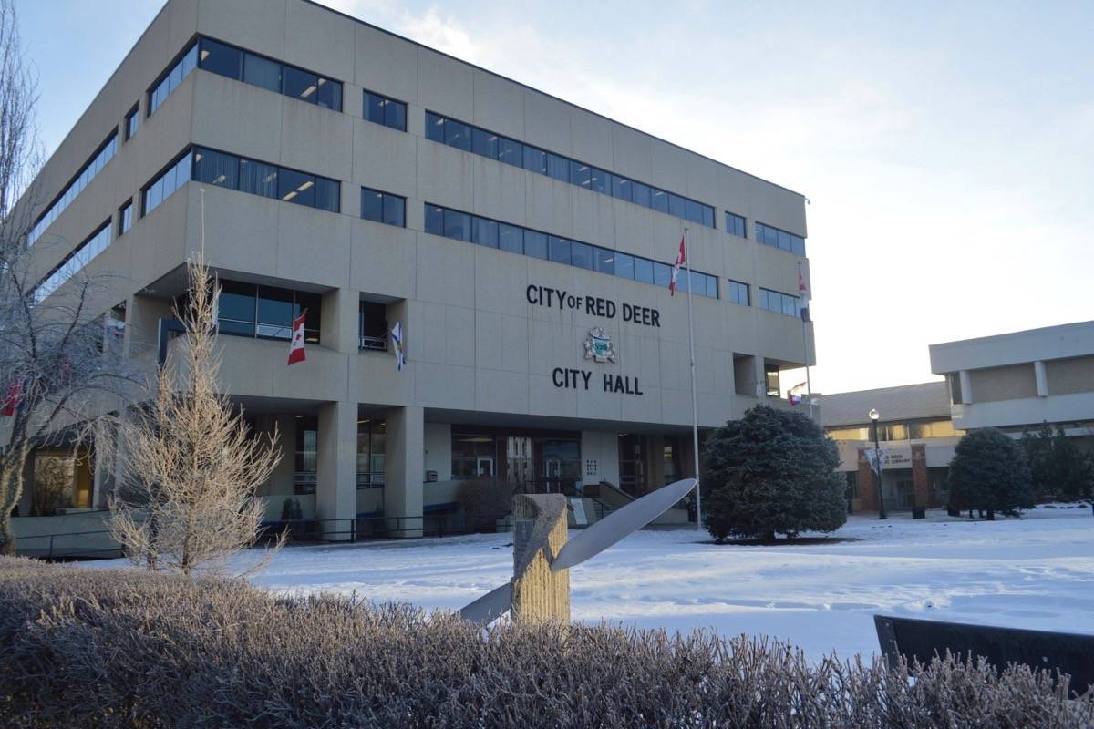 City Hall closes after package of drugs found on site