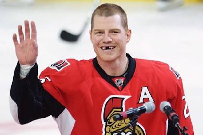 Ottawa Senators forward Chris Neil announces retirement