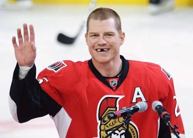 Ottawa Senators forward Chris Neil announces retirement