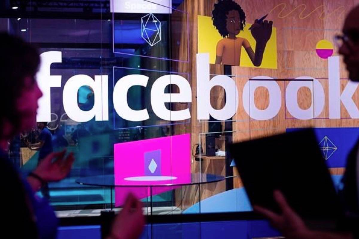 Facebook edits feeds to bring less news, more sharing