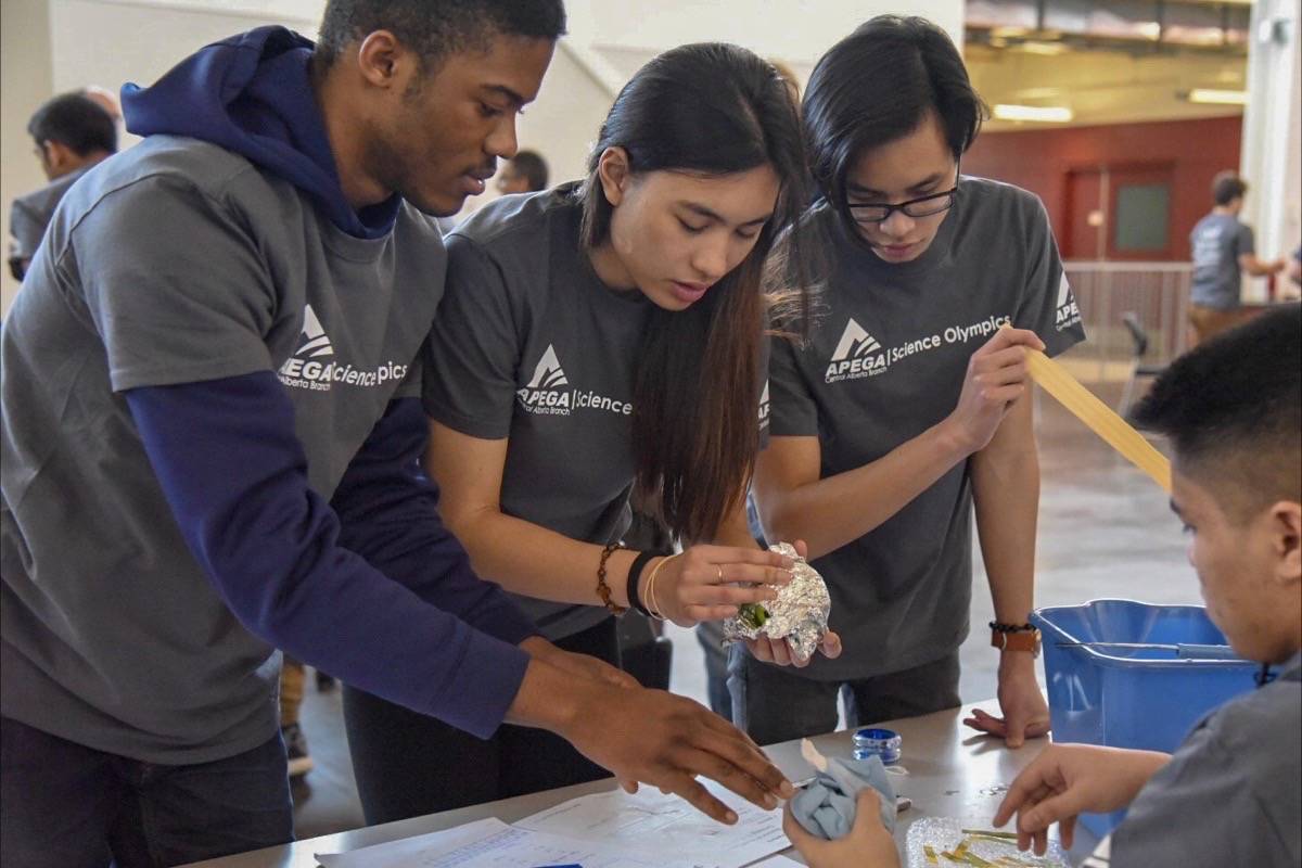 FOCUS - Notre Dame High School team Juarez Nouhoheflin, Nadia Endrinal, Joseph Pineda and Matthew Caballerl race to develop a system to slow release medicine. The team won bronze for their system. Michelle Falk/Red Deer Express