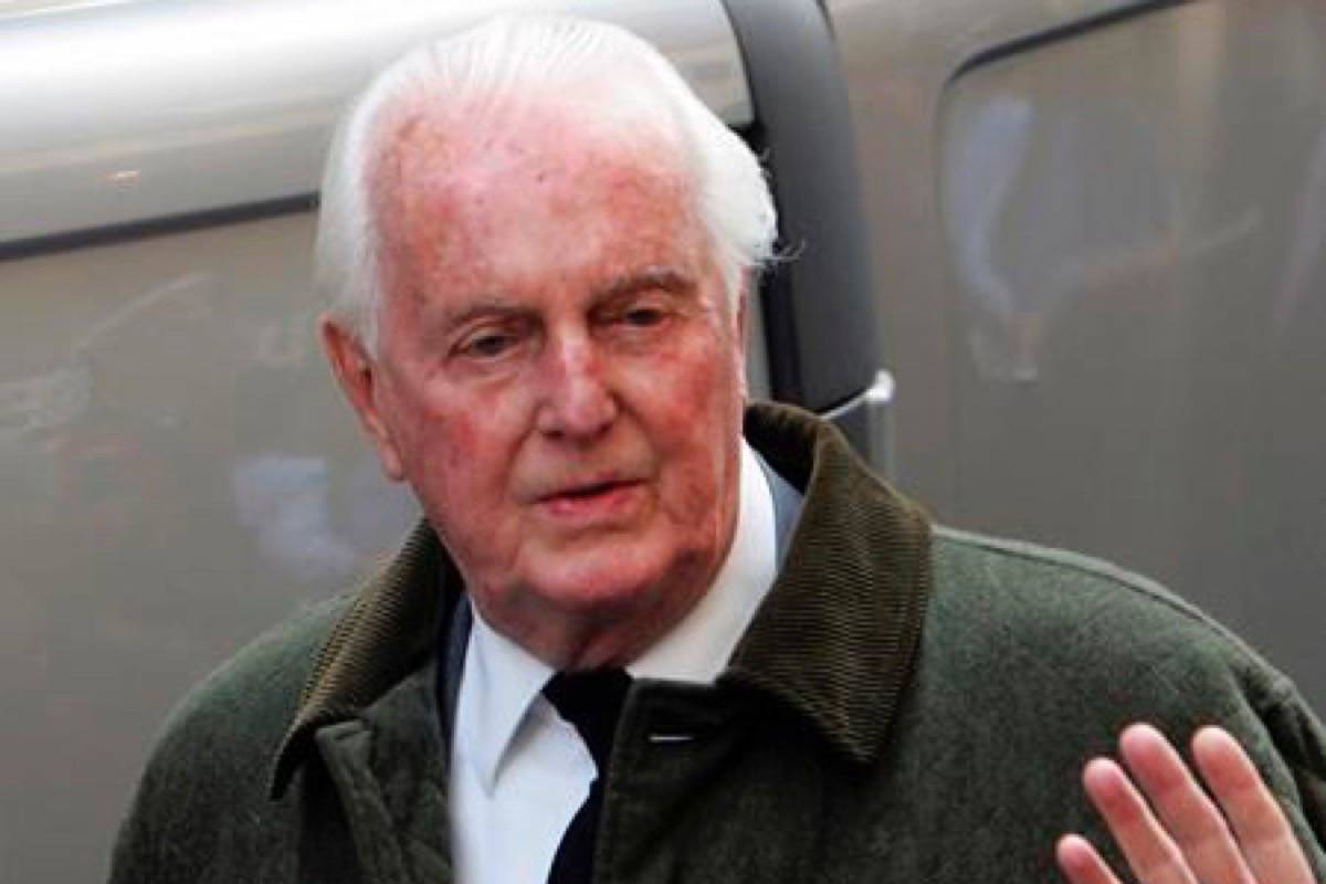 French couturier Hubert de Givenchy dies at 91