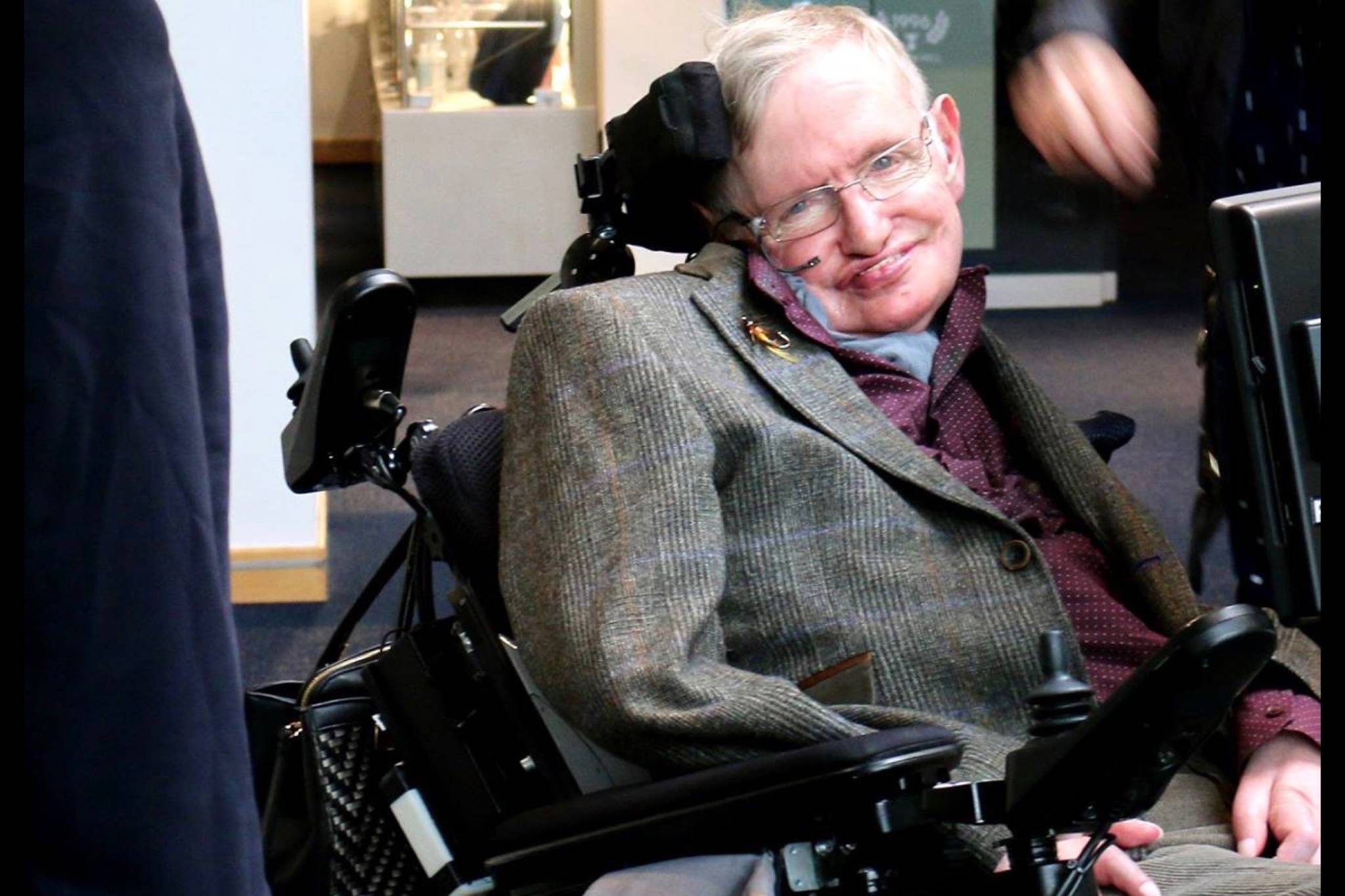 Stephen Hawking dies at 76