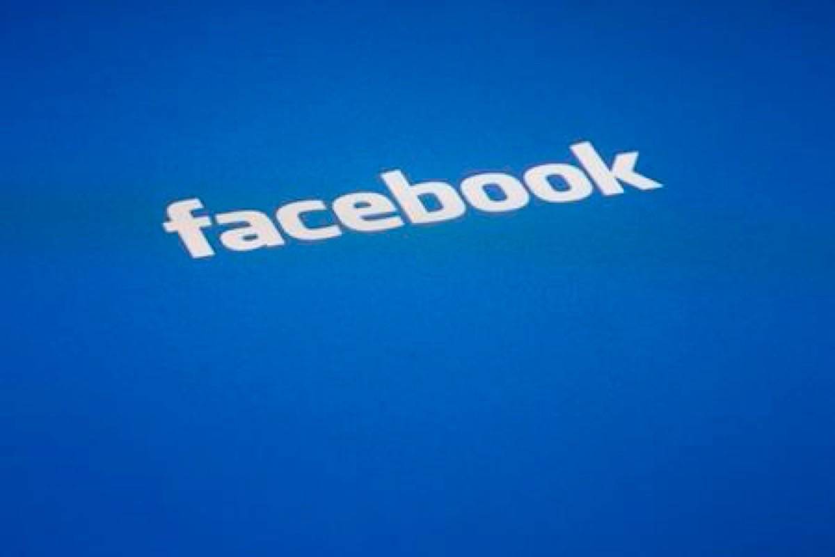 Privacy watchdog to explore Facebook leak