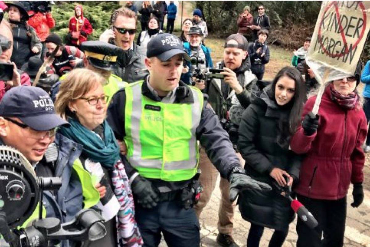 Elizabeth May, other anti-pipeline protesters should be criminally charged: judge