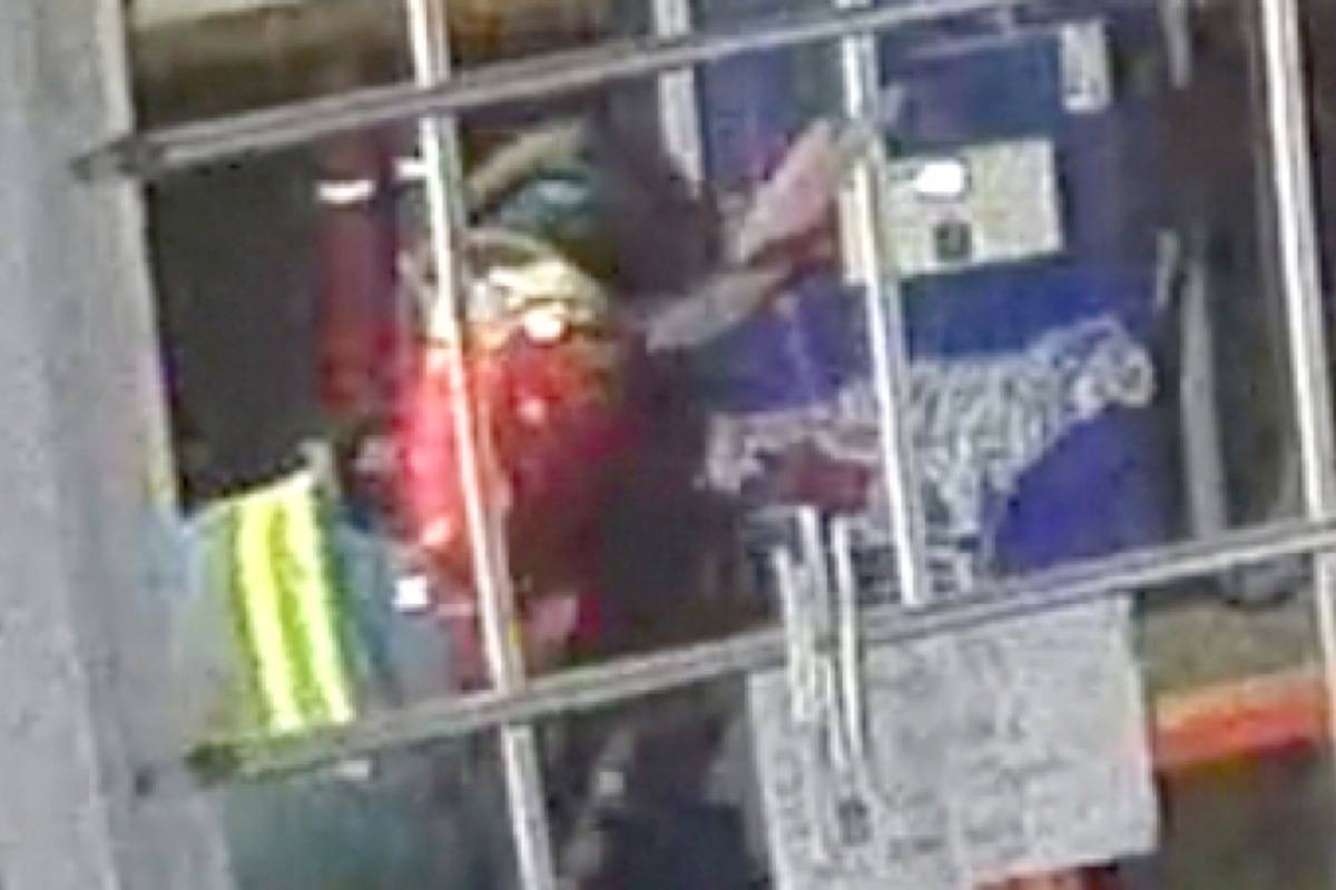 Three suspects rob Breton Esso Mar. 24