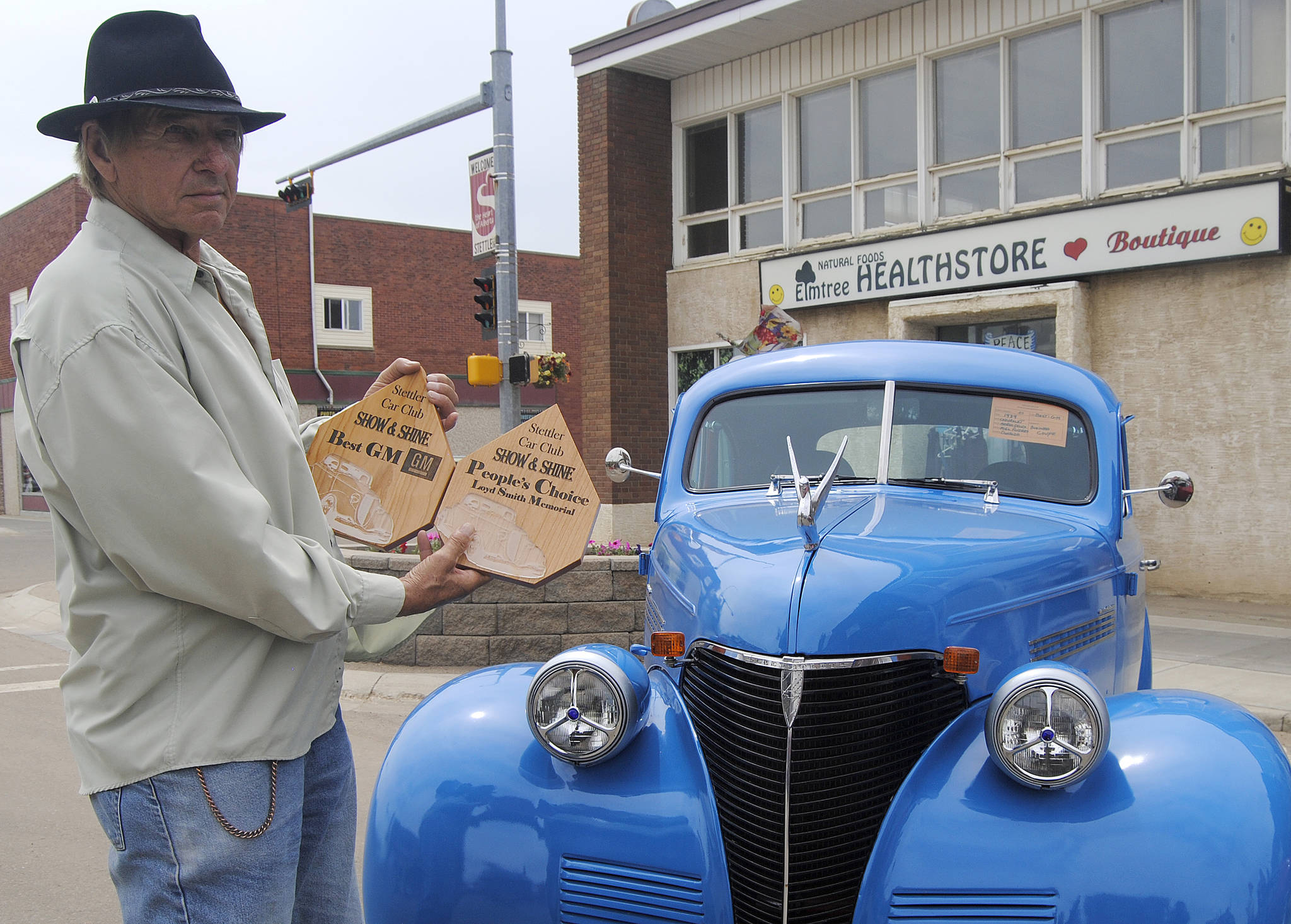 Mel Andres of Donalda took two awards (Best GM and Peoples’ Choice/Loyd Smith Memorial) during Stettler’s Show ‘N’ Shine for his rare 1939 Chev Master Delux. (Lisa Joy/Stettler Independent)