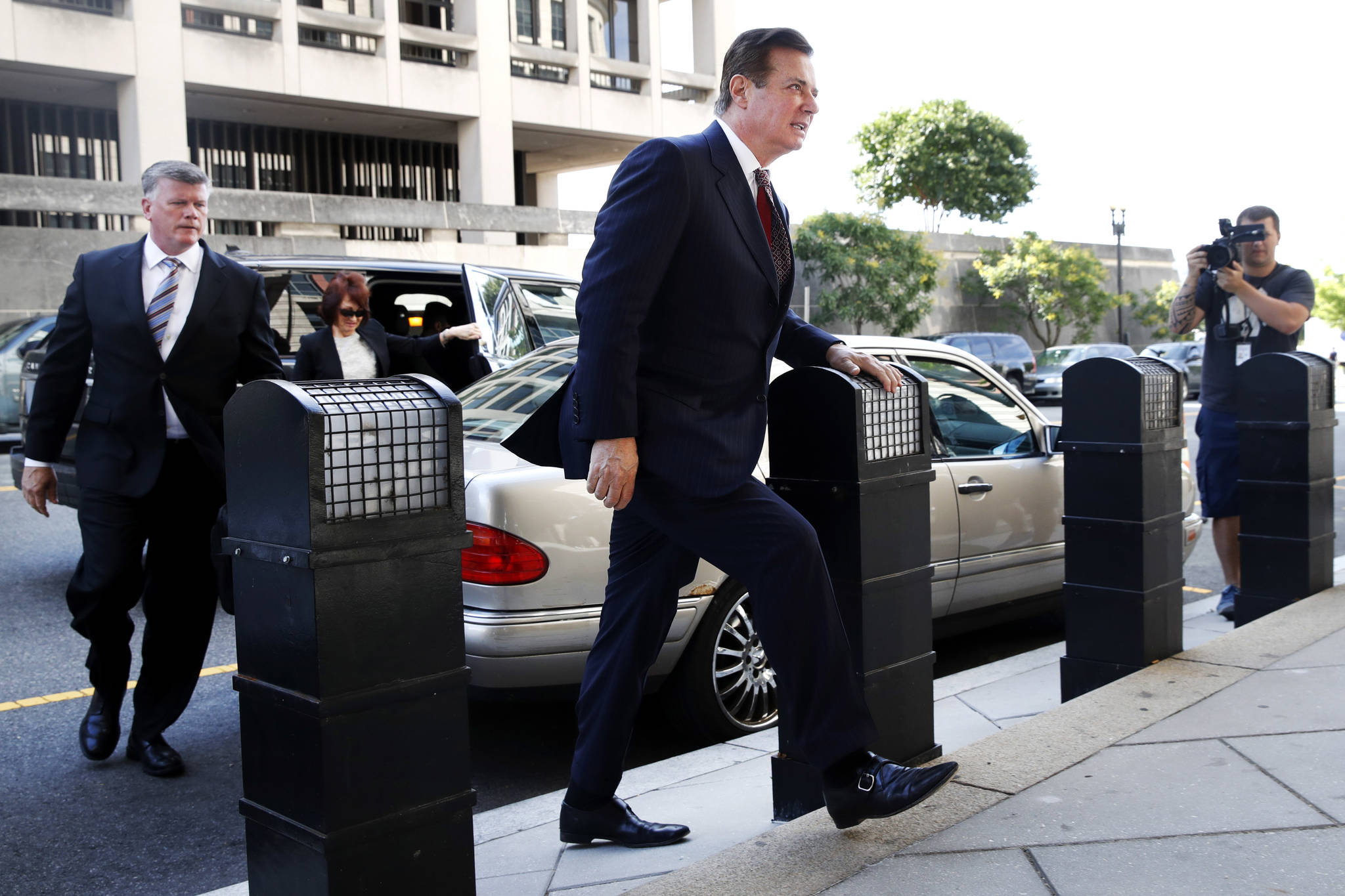 Paul Manafort arrives at federal court, Friday, June 15, 2018, in Washington. (AP Photo/Jacquelyn Martin)