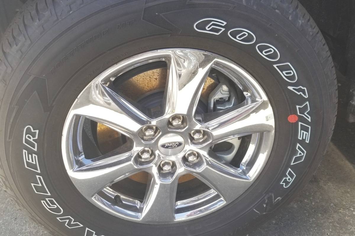 Major tire theft at Wetaskiwin auto dealership