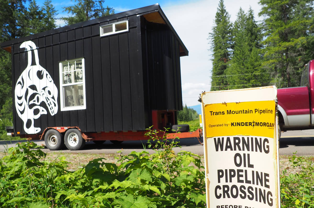 Tiny House being brought in at North Thompson River Provincial Park July 11. (KanahusFreedom/Twitter)