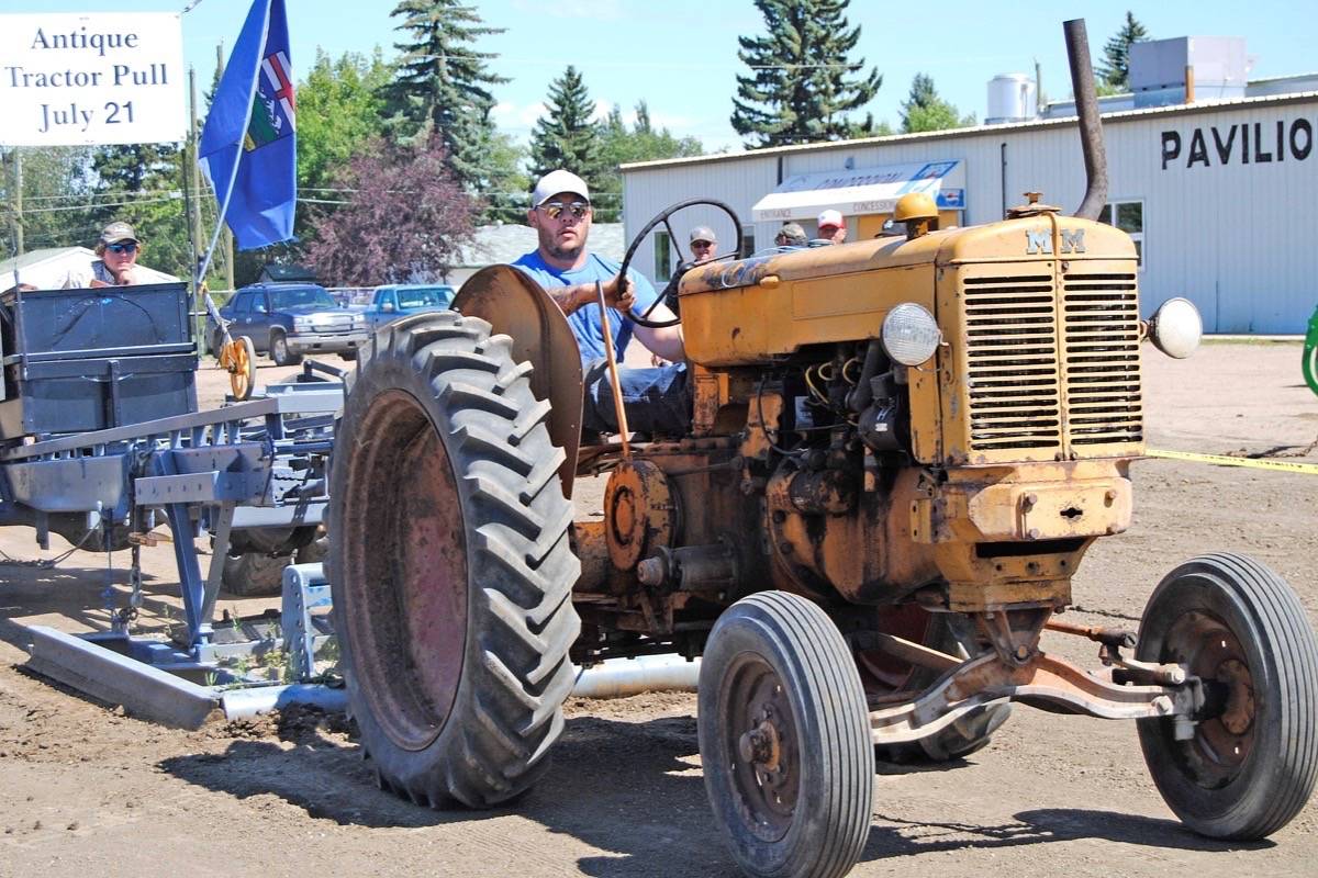 Stettler hosts antique tractor pull