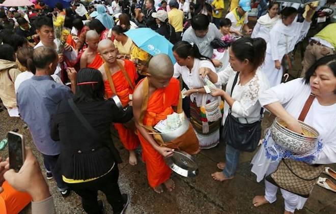 Boys rescued from Thai cave ordained at Buddhist temple