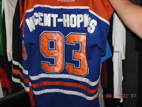 Police recover stolen signed Edmonton Oilers jersey