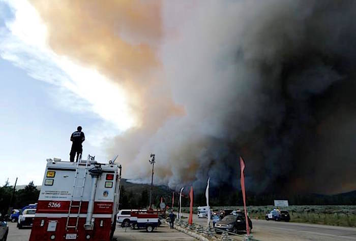 Massive Northern California wildfire kills 2nd firefighter