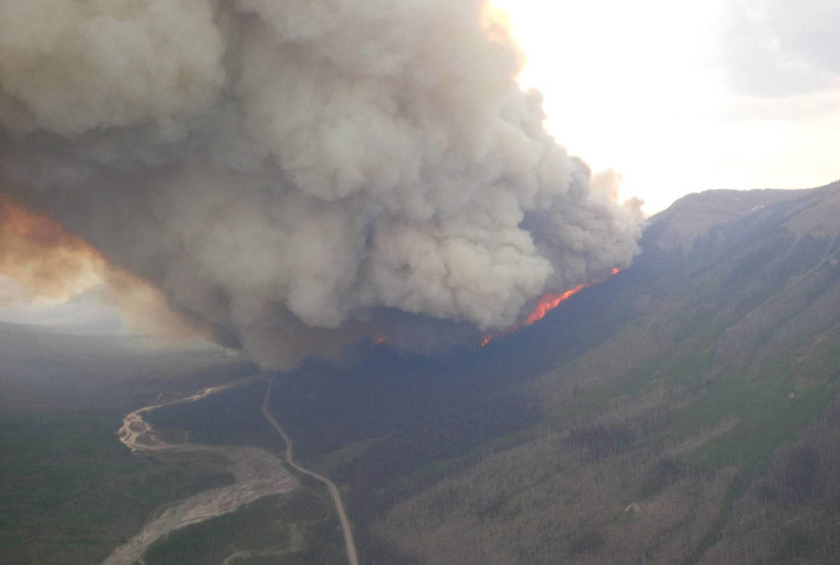 Fatal crash, wildfire cause traffic snarls on Alberta-B.C. boundary
