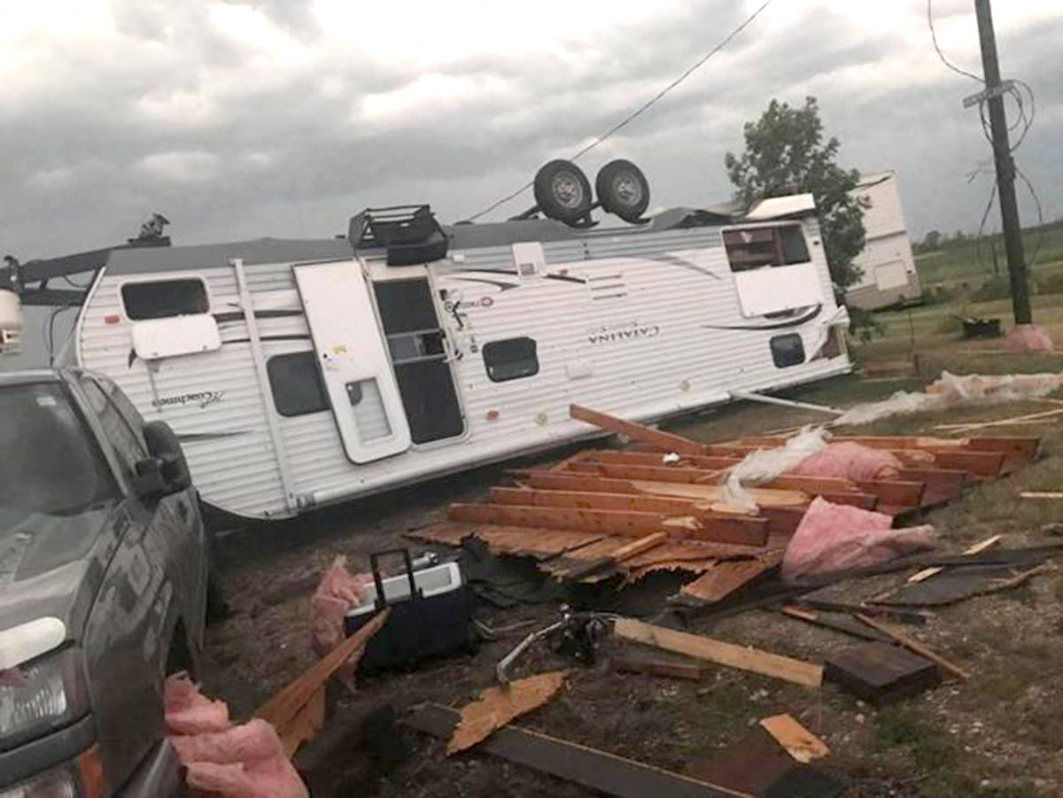 UPDATED: 1 man dead after tornado rips through Manitoba community