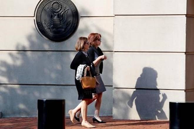 Kathleen Manafort, right, wife of Paul Manafort, arrives to attend the trial of former Trump campaign chairman Paul Manafort as it continues in federal court in Alexandria, Va., Tuesday, Aug. 7, 2018. (AP Photo/Jacquelyn Martin)