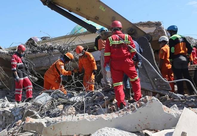 Rescuer teams continue to search for victims in the collapsed Jamiul Jamaah Mosque in Bangsal, North Lombok, Indonesia, Wednesday, Aug. 8, 2018. The north of Lombok was devastated by the powerful earthquake that struck Sunday night, damaging thousands of buildings and killing a large number of people. (AP Photo/Tatan Syuflana)