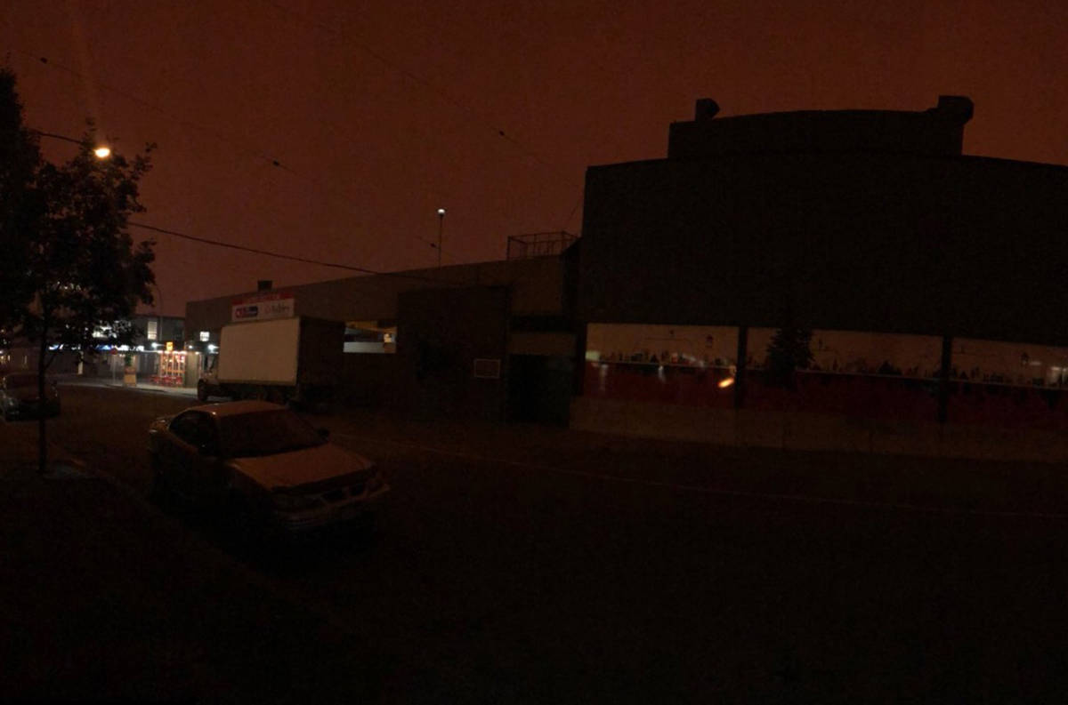 PHOTOS: B.C. city wakes up to darkness under wildfire smoke