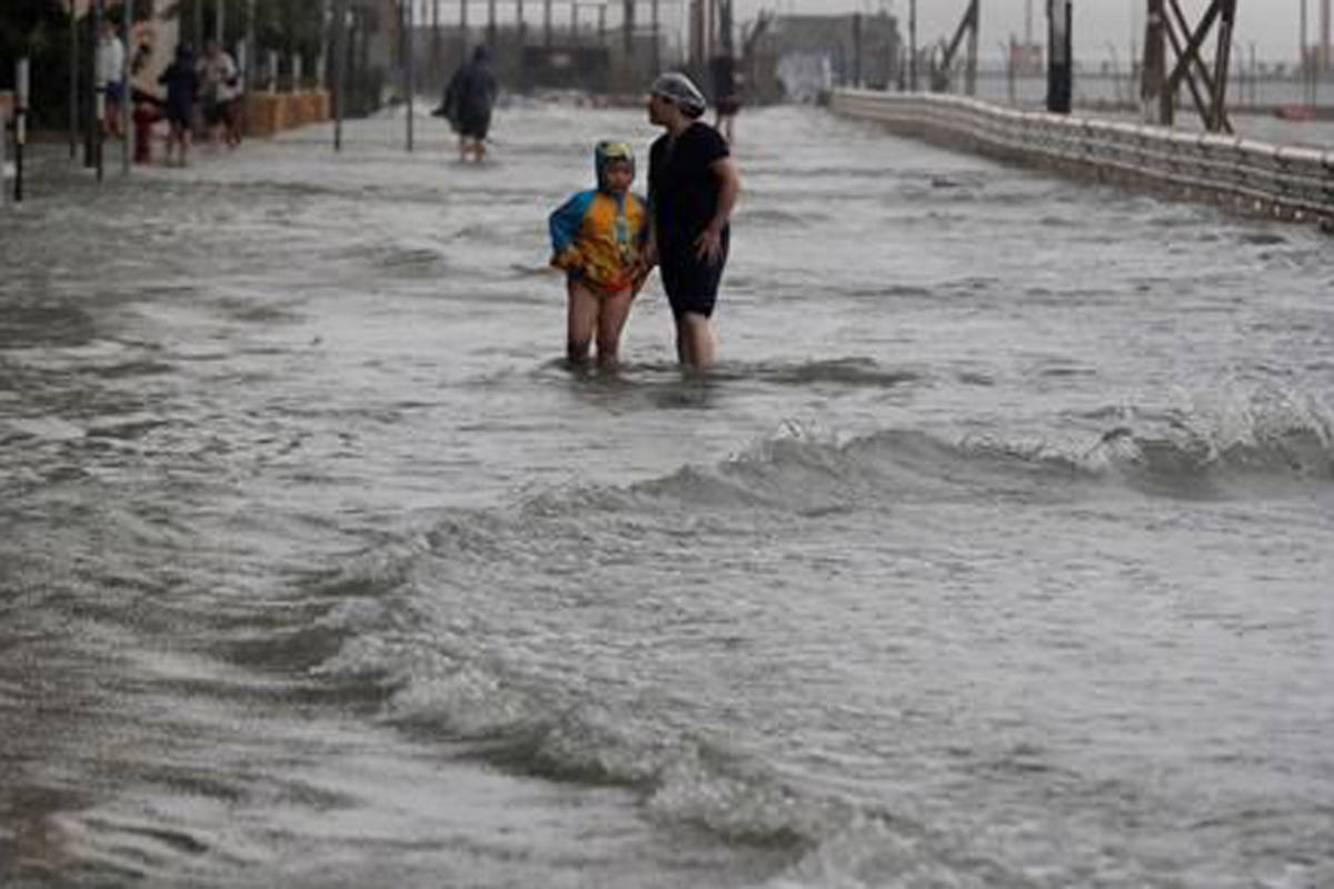 Typhoon lashes south China after killing 36 in Philippines