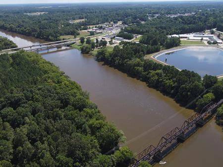 Fearsome new stage begins as Florence floods inland rivers