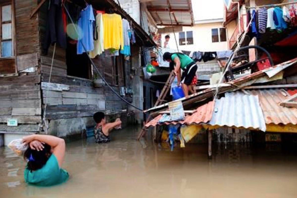 A deadly typhoon continues to ravage the Philippines. (The Canadian Press photo)