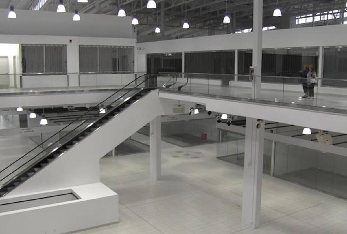 VIDEO: Inside an eerily empty mall in Canada