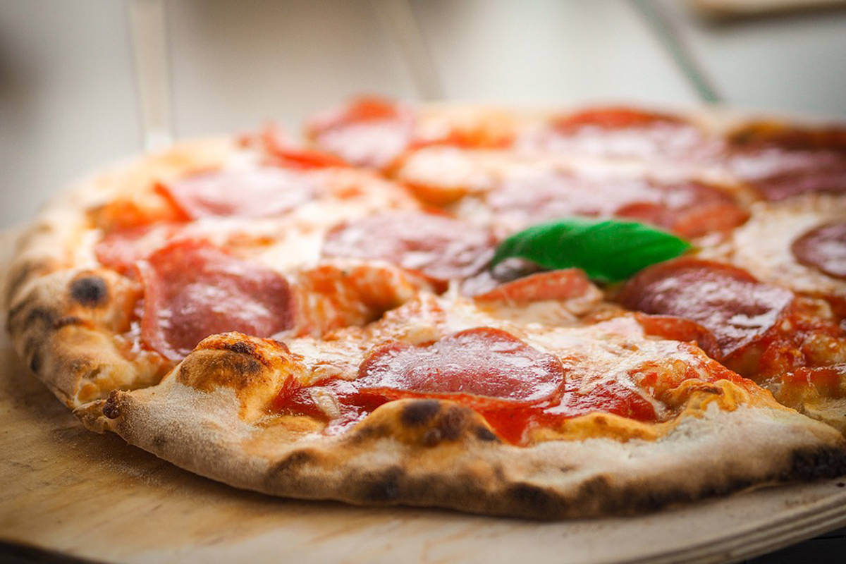 U.S. worker charged after video shows him spitting on customer’s pizza