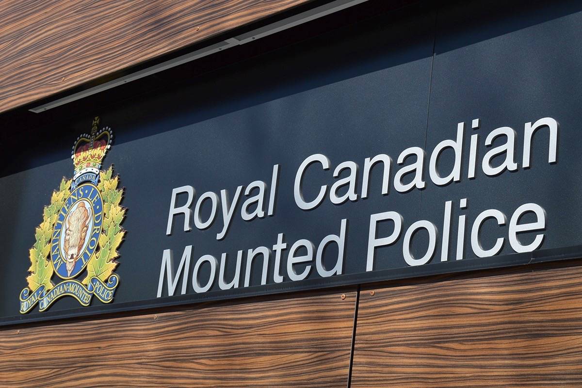 Blackfalds and Innisfail RCMP apprehension suspects in stolen vehicle