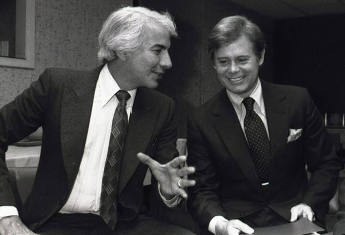 In this March 22, 1979 file photo, Philadelphia Flyers owner Ed Snider, left, talks with NHL president John Ziegler before an NHL Board of Governors meeting in Chicago. (File photo/The Canadian Press)