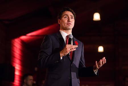 Prime Minister Justin Trudeau addresses supporters during a Liberal Party fundraiser in West Vancouver, B.C., on Thursday November 1, 2018. (THE CANADIAN PRESS/Darryl Dyck)