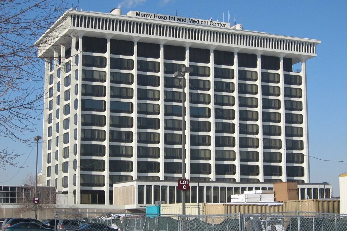 Shots fired near Chicago hospital, multiple victims: police