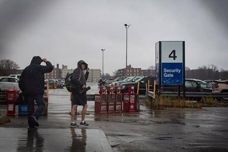 Workers from Oshawa’s General Motors car assembly leave the plant, Monday Nov 26 , 2018. (THE CANADIAN PRESS/Eduardo Lima)