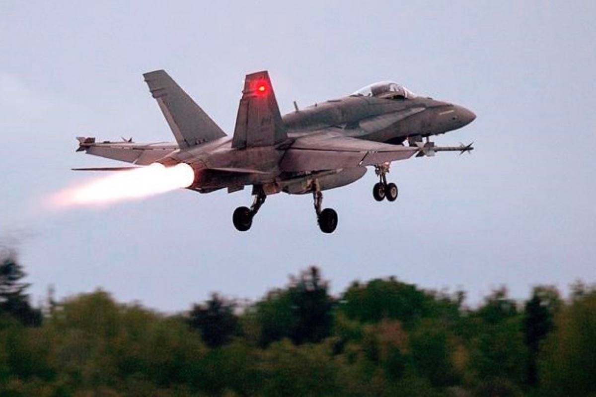 An RCAF CF-18 takes off from CFB Bagotville, Que. on Thursday, June 7, 2018. (THE CANADIAN PRESS/Andrew Vaughan)