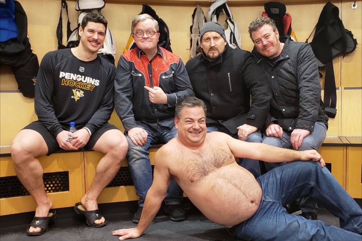 Sidney Crosby with Trailer Park Boys’ Mike Smith, Robb Wells, John Paul Tremblay and Patrick Roach. (Twitter)