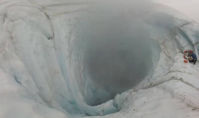 Team members from Simon Fraser University work on a study of fumaroles, or gas vents, on Mount Meager in Lillooet, B.C., in a 2016 handout photograph. THE CANADIAN PRESS/HO-SFU, Gioachino Roberti, *MANDATORY CREDIT*