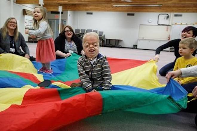 Porter Stanley takes part in the parachute game at preschool in Onoway, Alta., on Wednesday, November 7, 2018. THE CANADIAN PRESS/Jason Franson
